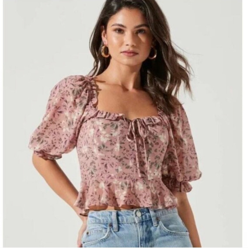 ASTR The Label Blush Mauve Floral Cropped Blouse